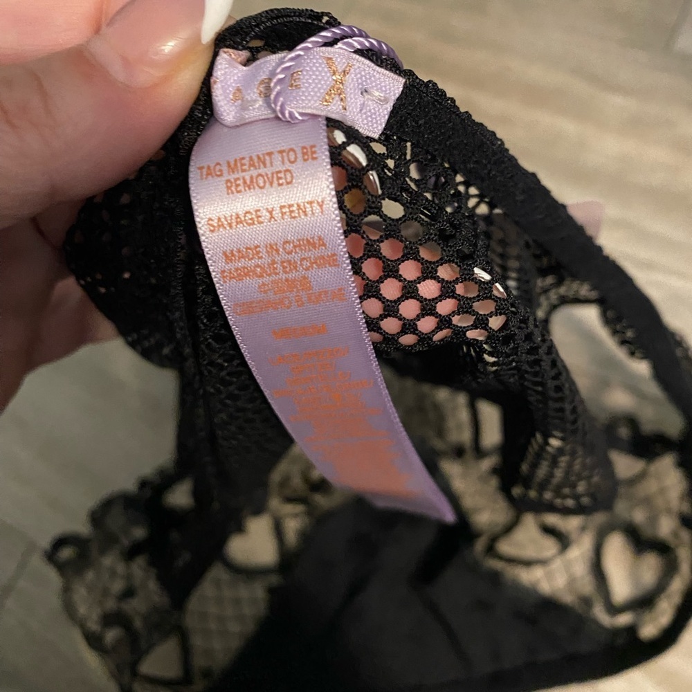 New NWT Savage X Fenty Med GLOSSY FLOSSY BRAZILIAN Black Panties Rihanna Heart - Picture 7 of 8